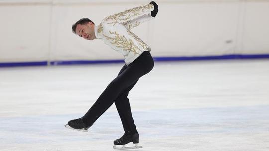 Şampiyon buz patenci spora başladığı pistte jübilesini yaptı