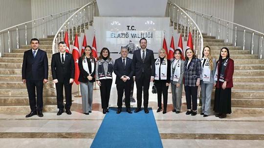 Beşiktaş heyeti, Elazığ’da ‘İyiliğe kanat aç’ projesiyle öğrencilerle buluştu