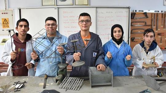 Metal, özel öğrencilerin ellerinde şekilleniyor