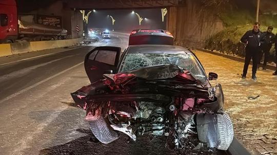 Polisin 'dur' ihtarına uymadı, kaçarken kaza yaptı: 2 yaralı