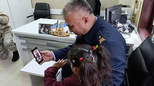 Asker babasını özleyen Asel'e, Tuğgeneral Serin'den sürpriz