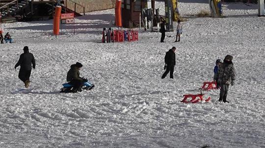 Uludağ'daki kayak pistleri yürüyüş ve kızak alanına dönüştü