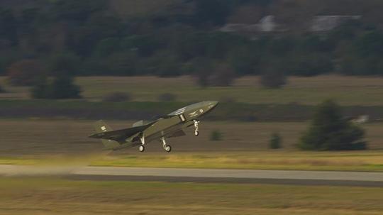 Bayraktar Kızılelma akıllı filo otonomisiyle kol uçuşunu başarıyla tamamladı