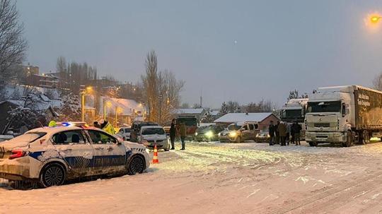 2409 metre rakımlı Kop Dağı Geçidi kapandı