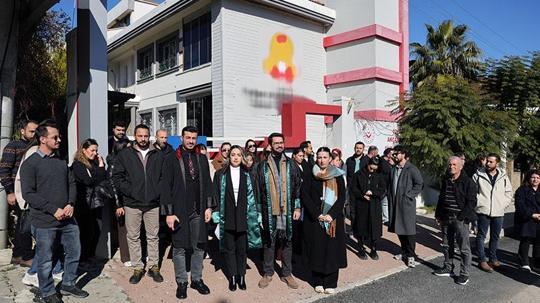 Karne için gittikleri anaokulunun iflas ettiğini öğrenen veliler, mağduriyetlerinin giderilmesini istiyor