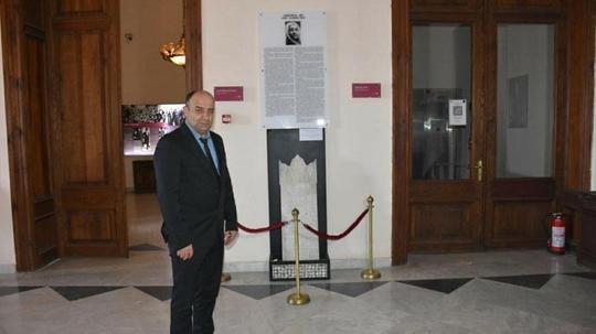 Zübeyde Hanım'ın ilk mezar taşı, Atatürk Müzesi'nde sergide