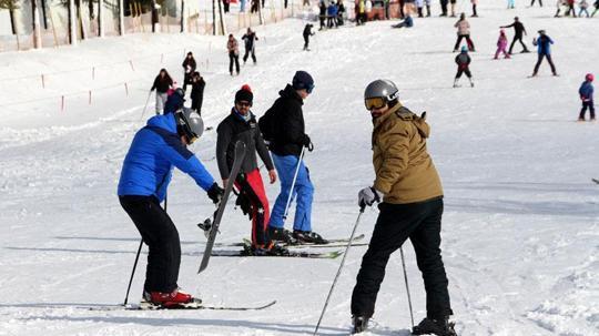 Davraz Kayak Merkezi'ne 2 haftada 100 bin ziyaretçi