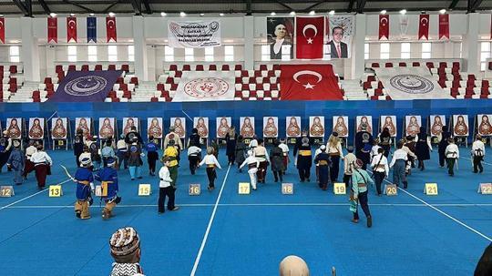 Kütahya’da Geleneksel Türk Okçuluğu şöleni başladı