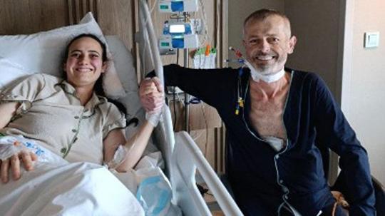 Hemşire kızının karaciğeriyle hayata tutunan baba: Evladım canından can verdi