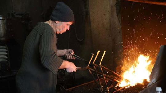 Turgutlu’nun son sıcak demir ustası: Bir daha dünyaya gelsem, yine demirci olurdum