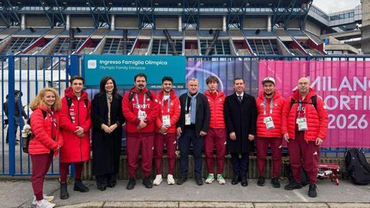 Bakan Bak İtalya’da milli sporcuları ziyaret etti