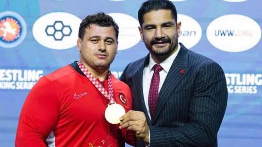 Rıza Kayaalp, UWW 1’inci Ranking Series Zagrep Open’da altın madalya kazandı