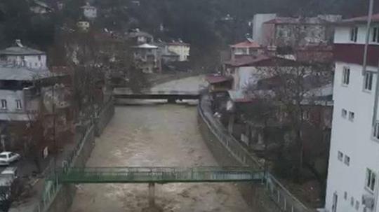 Adana’da sağanak; dereler taştı, mescit sular altında kaldı