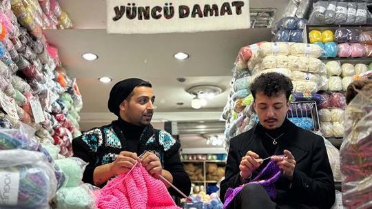 Hobisini iyiliğe dönüştürdü