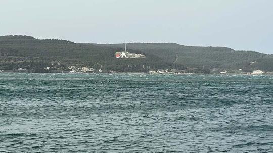 Çanakkale Boğazı fırtına nedeniyle çift yönlü ulaşıma kapatıldı