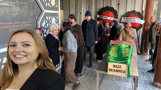 Evinin balkonundan düşen akademisyen, son yolculuğuna uğurlandı