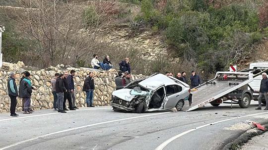 Alanya’da freni boşalan TIR, 2 otomobile çarptı: 1 ölü, 3 yaralı