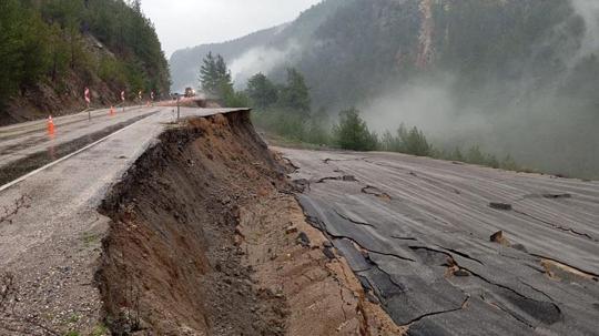 Adana'da helikopter pisti olarak kullanılan alan, heyelanda çöktü