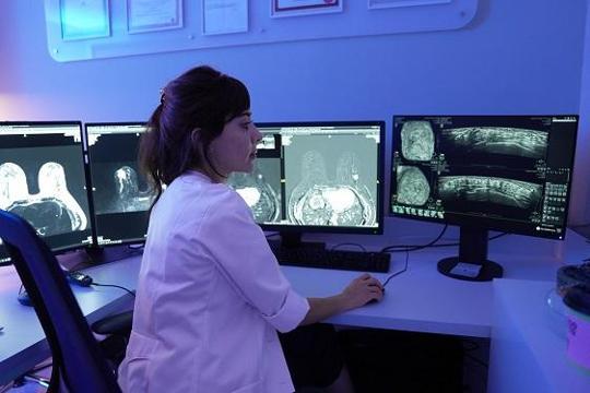 ‘Otomatik Meme Ultrasonu, kanserde erken tanı oranlarını artırıyor’