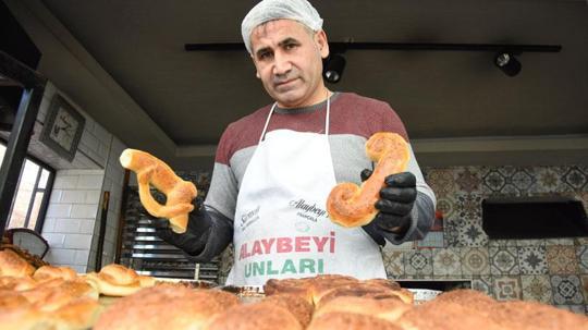 Rum kalfanın oyuncak şeklindeki iftariyelik poğaçaları, 93 yıldır çocukları oruç tutmaya teşvik ediyor