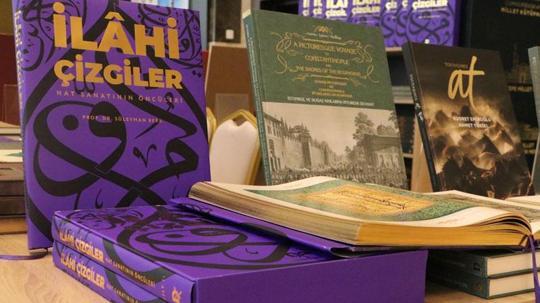 Demirören Yayınları, ‘Külliye'de Ramazan’ etkinliklerinde stantta ziyaretçilerini ağırlamaya devam ediyor