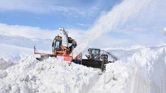 Bitlis’te bu kış, 20 bin kilometrelik yol açma çalışması gerçekleştirildi
