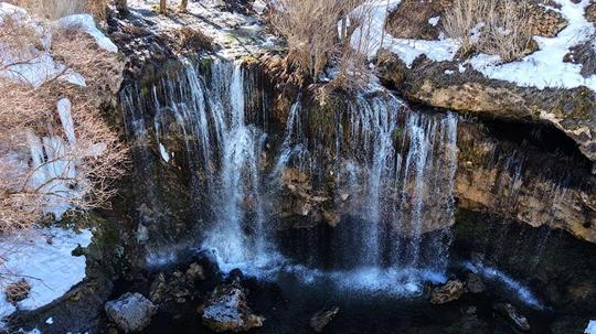 Karların erimesiyle Değirmenaltı Şelalesi coştu