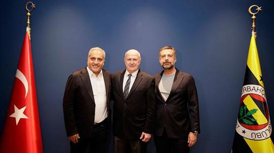 Fenerbahçe'de futbol akademi genel koordinatörü Şenol Çorlu oldu