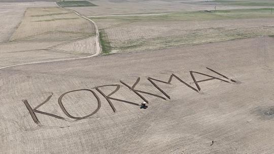Aksaraylı çiftçi, tarlasına İstiklal Marşı'nın ilk kelimesi, 'Korkma' yazdı