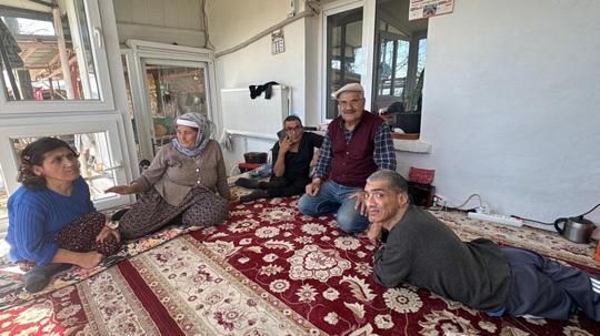 71 ve 72 yaşındaki çift, 52 yıldır engelli 3 çocuklarına bakıyor