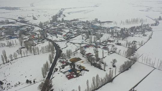 Kars’ta kar kalınlığı yarım metreyi geçti, köyler havadan görüntülendi