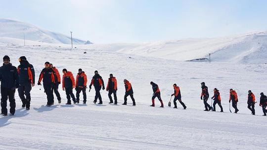 Arama kurtarma teknisyenlerine 'life beep' cihazıyla arama-kurtarma eğitimi
