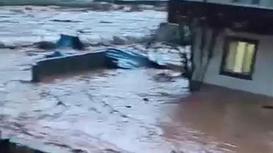 Şırnak’ta sağanak; dereler taştı, evleri su bastı