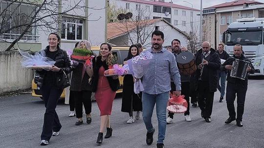 Iğdır’da Nevruz geleneği: Nişanlı kızlara ‘honca’ gönderildi