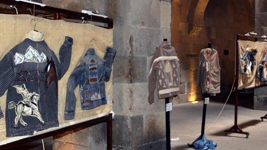 Gelenekten geleceğe; ehram ve kot ceket Erzurum’un kültürel değerleriyle tasarlandı