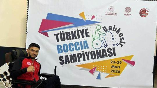 Yıllarca evden çıkmayan bedensel engelli Yücel, tanıştığı boccede stil geliştirip Türkiye şampiyonu oldu