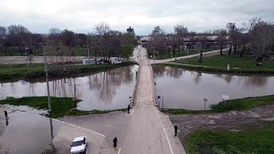 Edirne'de debisi artan Tunca Nehri'nde 'turuncu' alarm verildi