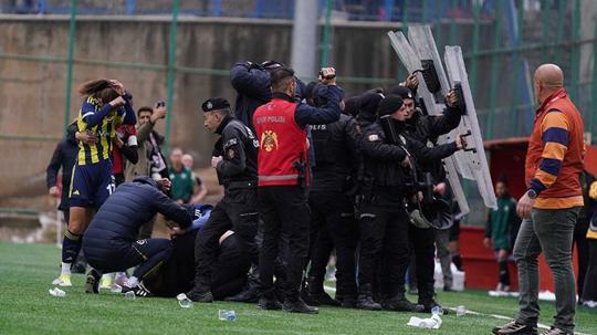 Fenerbahçe: Takımımızın Yüksekova ile oynadığı karşılaşmada yaşanan olaylar kabul edilemezdir