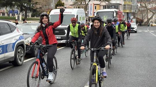 Tekirdağlı bisikletçiler, şehitler anısına Çanakkale'ye pedal çeviriyor