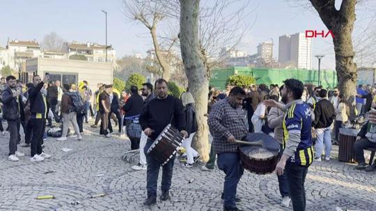 Fenerbahçeli taraftarlar coşkuyla derbiyi bekliyor