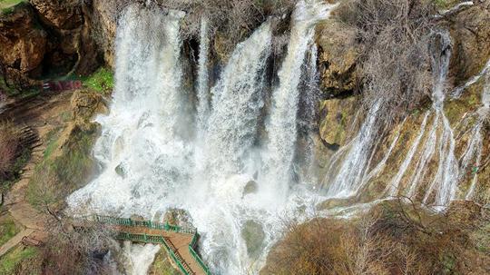 Obrukla oluşan Sızır Şelalesi, son yağışlarla coştu