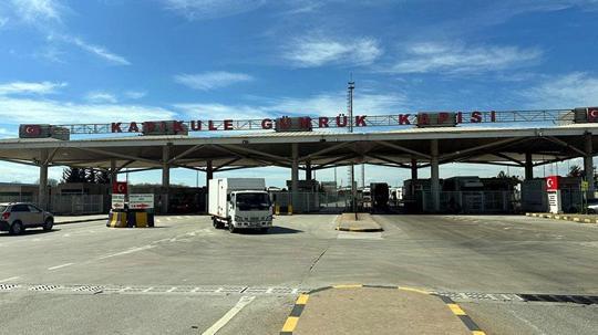 Kapıkule’de bekleme süreleri 90 saati aşan TIR şoförlerinden basın açıklaması