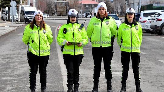 Kars trafiği, kadın polislere emanet