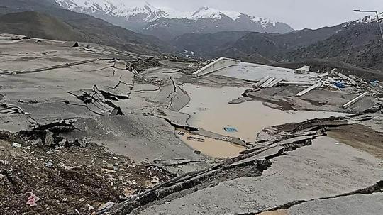 Hakkari'de heyelan riski nedeniyle katı atık tesisinde faaliyetler geçici olarak durdurdu