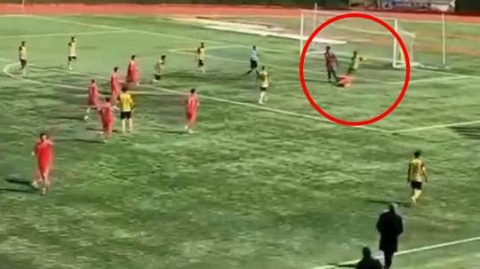 Amatör maçta rakibinin burnunu kıran futbolcu süresiz olarak kadro dışı bırakıldı