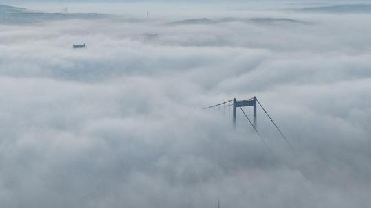 İstanbul'da etkili olan sis havadan görüntülendi