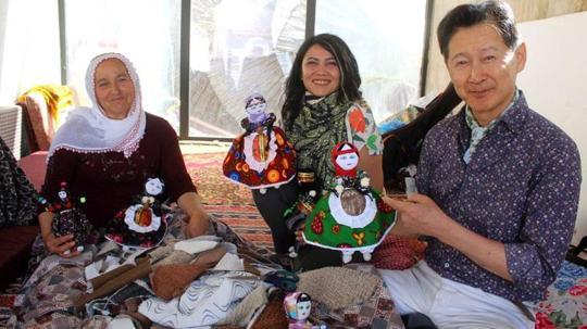 Japon sanatçı, 12 bin 500 kilometreden bez bebek tutkusu için Kayseri’ye geldi