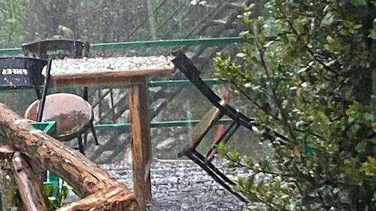 Osmaniye'de yüksek kesimlerinde dolu ve sağanak etkili oldu