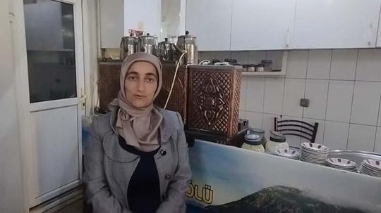 Kadın muhtar seçim vaadini yerine getirdi, kadınlar kahveye erkekler eve gitti