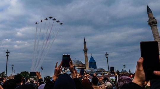 Mevlana'nın Karaman'dan Konya'ya göçü, Türk Yıldızları gösterisiyle kutlandı